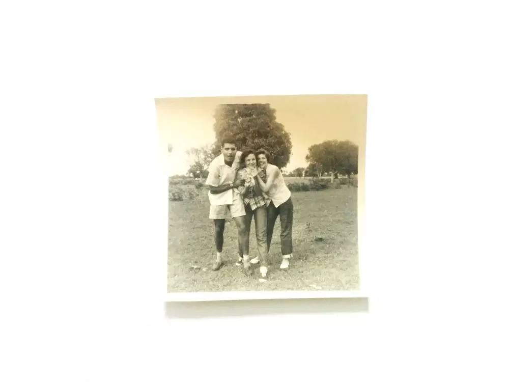 半个世纪前的铁皮箱，打开一个陌生人的罗曼史