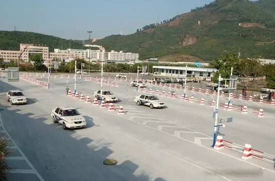 深圳驾校学费2021价格表排行表,2020深圳十大驾校排名