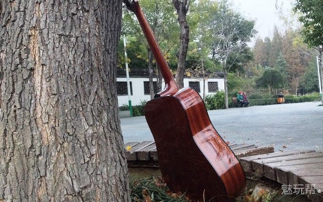 最新的智能吉他,智能手机你见过吗