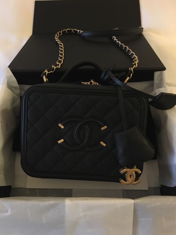 天哪！这么多杂志上看到的大牌热门包，她居然都有！羡慕！