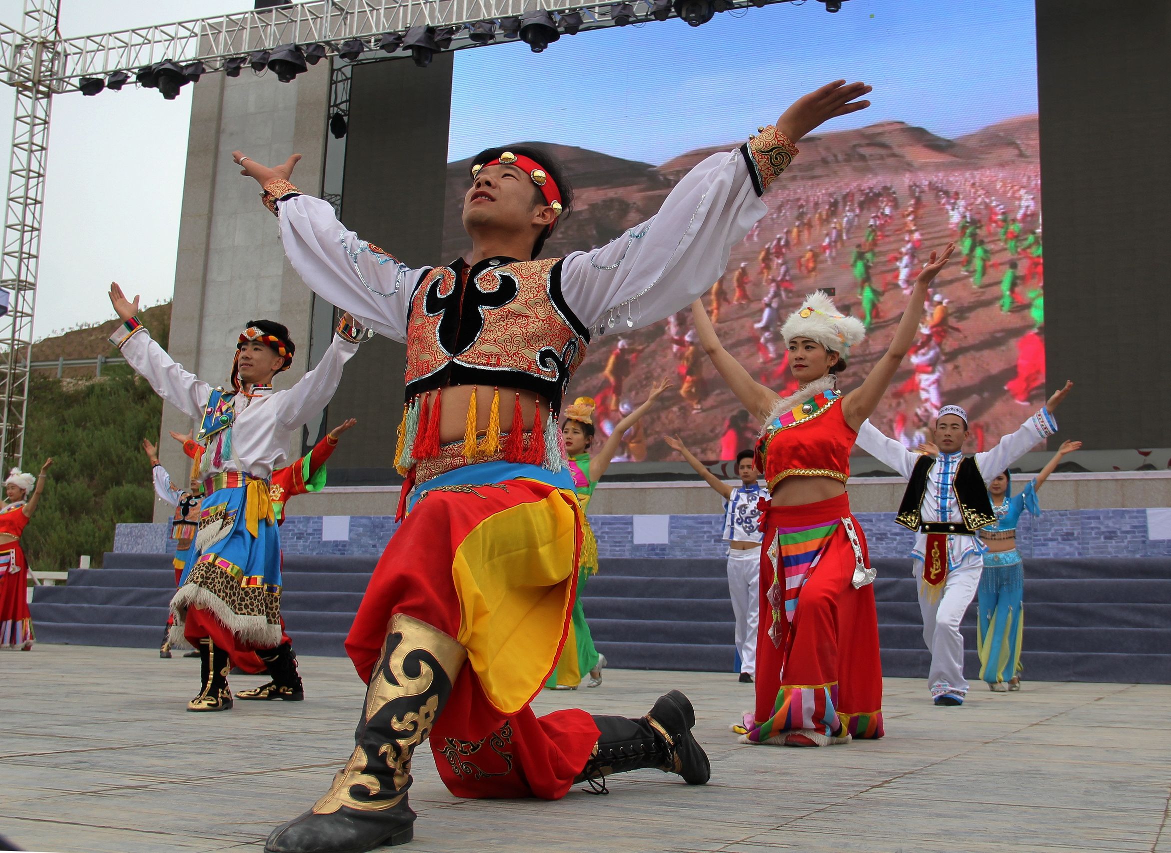 昔日丝绸路驼队阵阵显繁荣今朝OTO再起风云闹汉唐