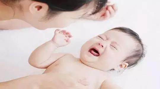 小孩子耳后淋巴结肿大怎么治,小孩子脖子右侧淋巴结肿大