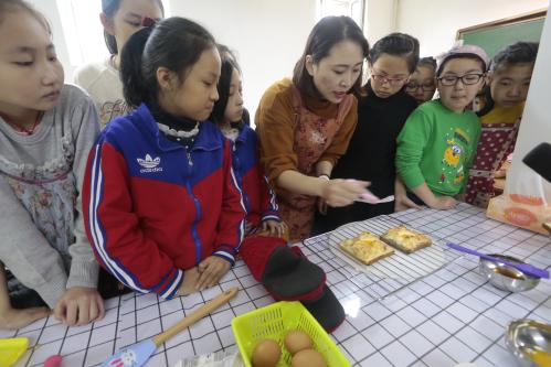 政府买单孩子喜欢哈市小学生家长：给三点半课后服务点赞