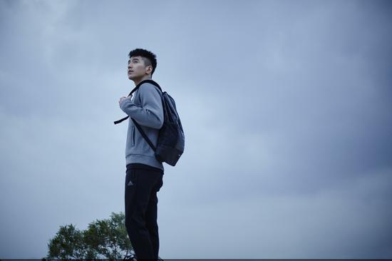 阿迪达斯探锐什么级别,阿迪达斯最新x系列荧绿