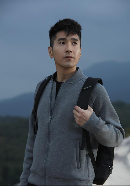 阿迪达斯探锐什么级别,阿迪达斯最新x系列荧绿