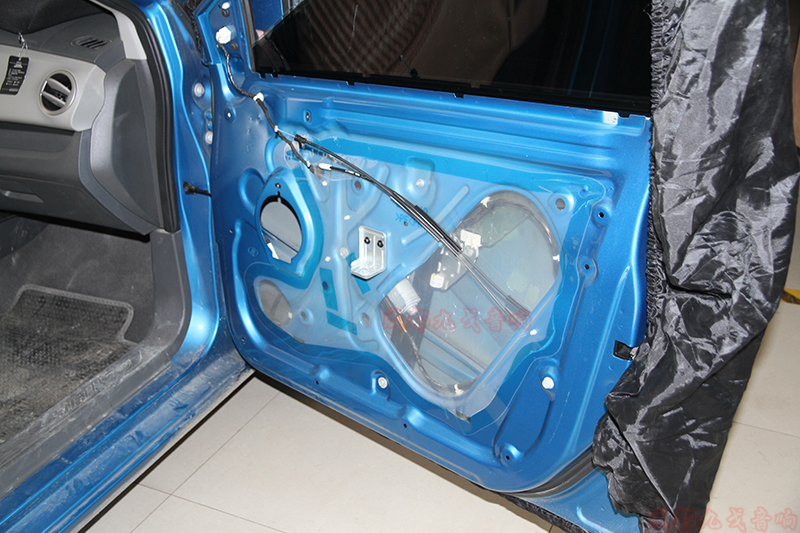 原阳雪佛兰赛欧3音响改装,雪佛兰赛欧音响升级哈曼