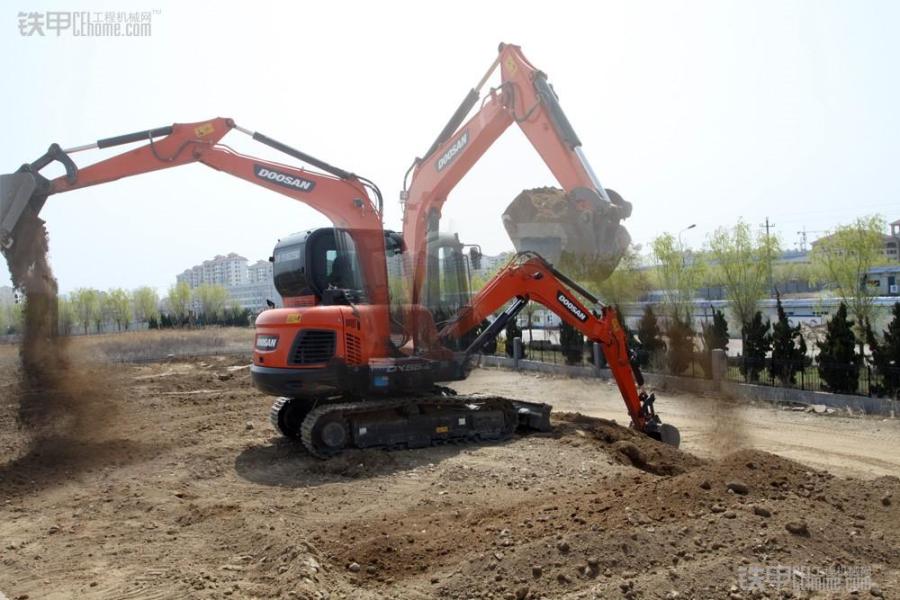 斗山挖掘机dx55-9c有多高,斗山dx220-9c挖机优缺点