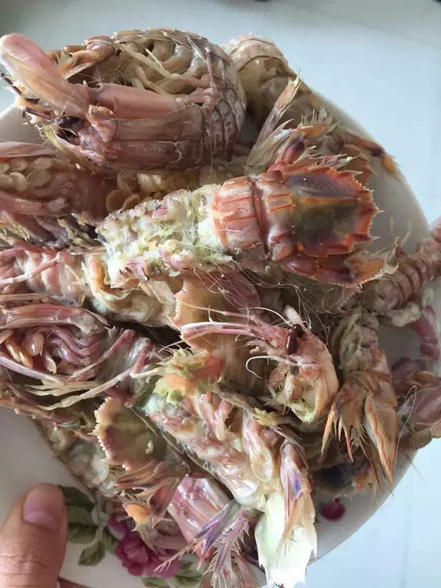 40一斤的虾蛄，一出锅全变绿了！专家建议不要吃！