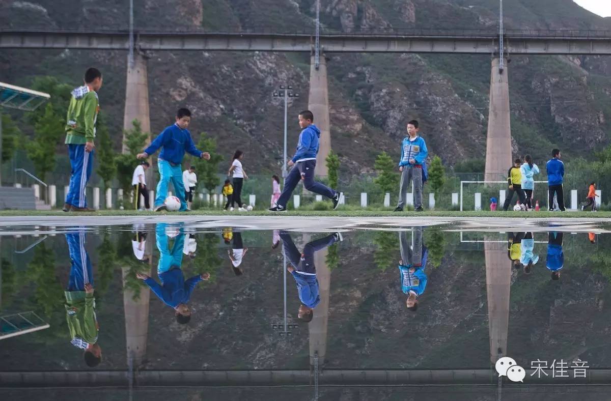 电影山里孩子踢足球,山里娃踢全国足球