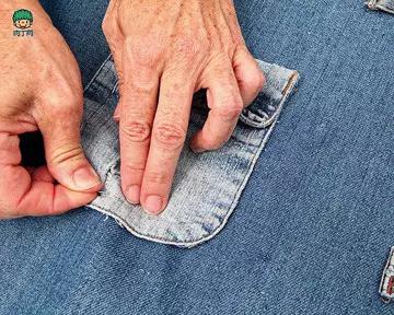 用旧牛仔裤做好看的挂墙收纳袋,旧牛仔裤改造车载收纳袋