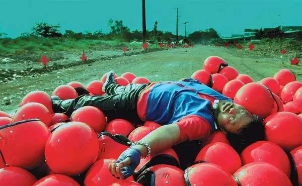 视觉盛宴体验爱丽丝梦游仙境,爱丽丝梦游仙境一个美丽的画面