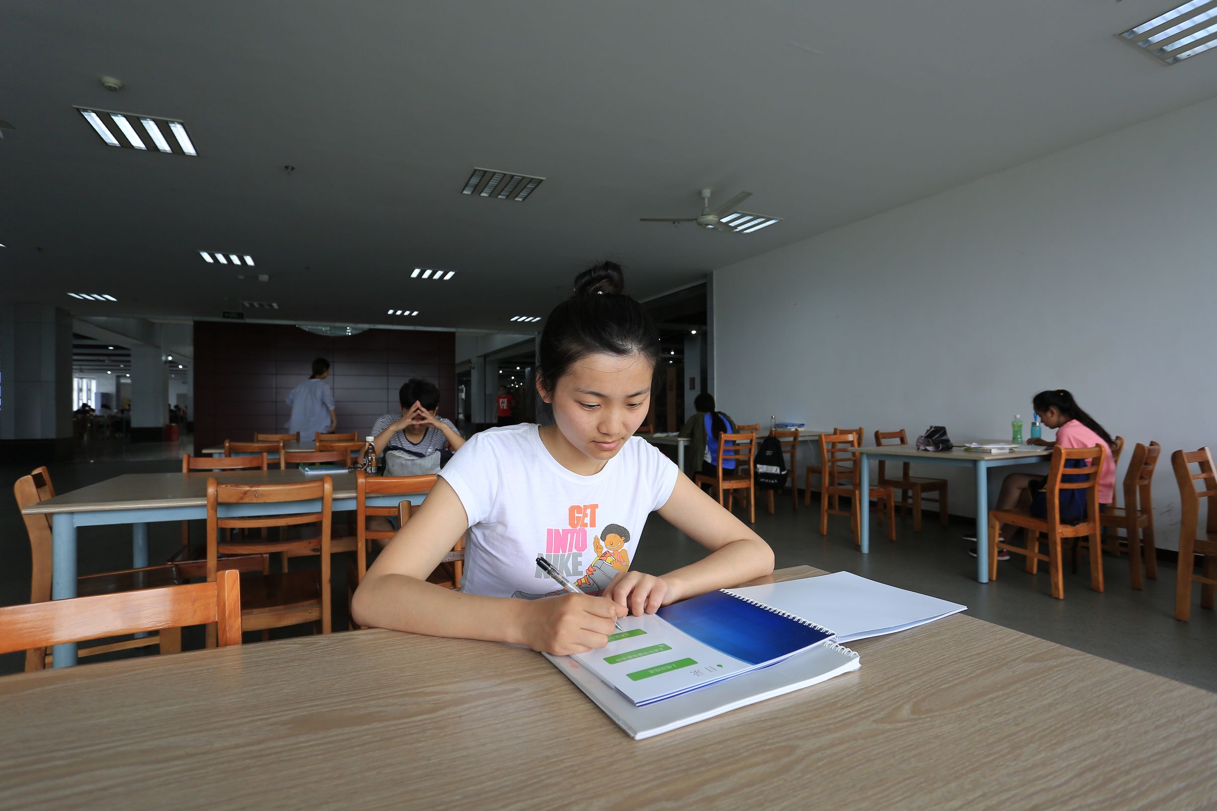 我是校园创客之西华大学王娟:高校小型电冰箱，给生活带去方便