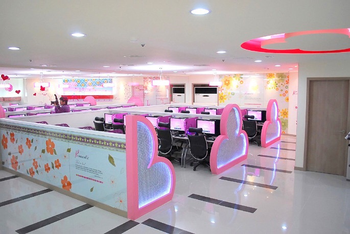 怪不得韩国欧巴脸滚键盘也能赢中国吊丝！原来他们的网吧是这样