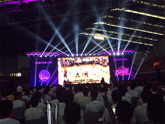 组织一场千名学生的看球趴，要的是NBA球迷更加年轻化