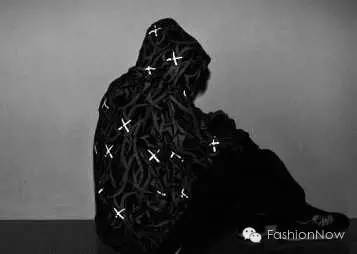 他的女朋友很多，但挚爱一直没变过