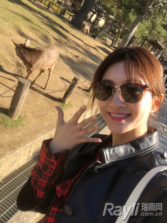 又到小长假,快点跟明星们学学能制霸朋友圈的旅拍秘籍吧!