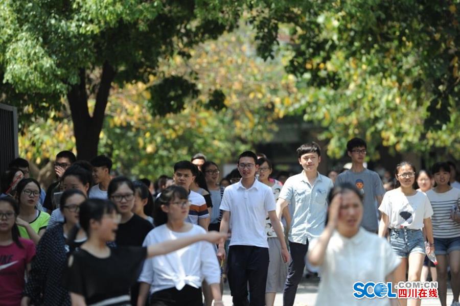 直击2023年高考现场第一天,2020年高考直击现场