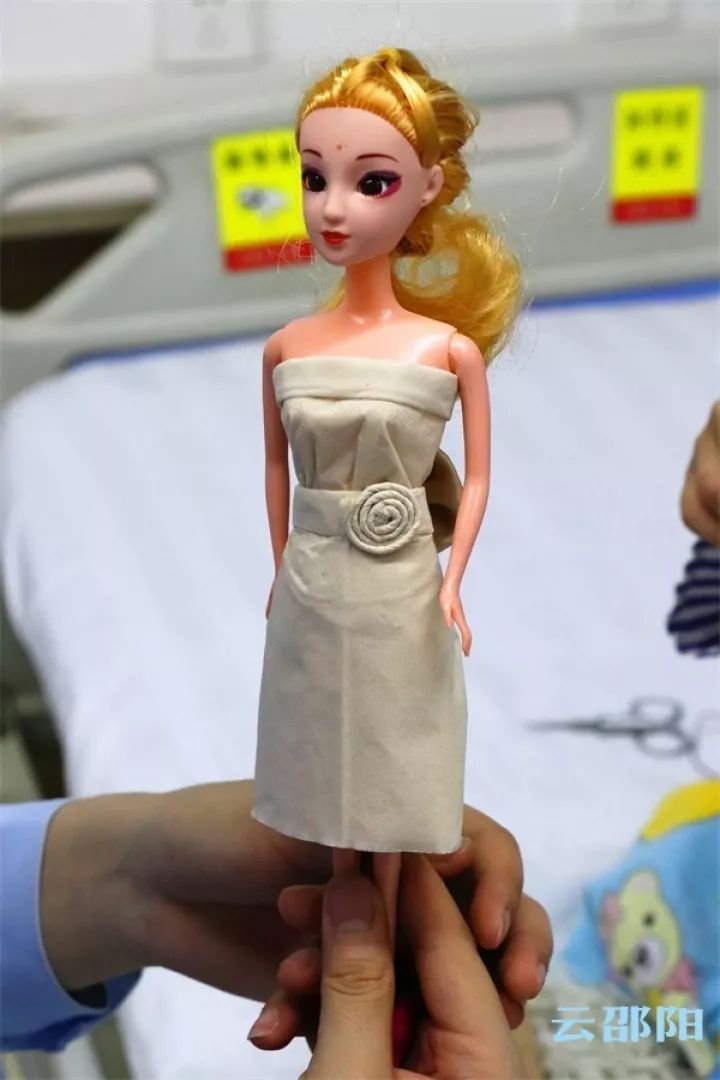 为逗患儿开心，邵阳90后护士秒变“服装设计师”