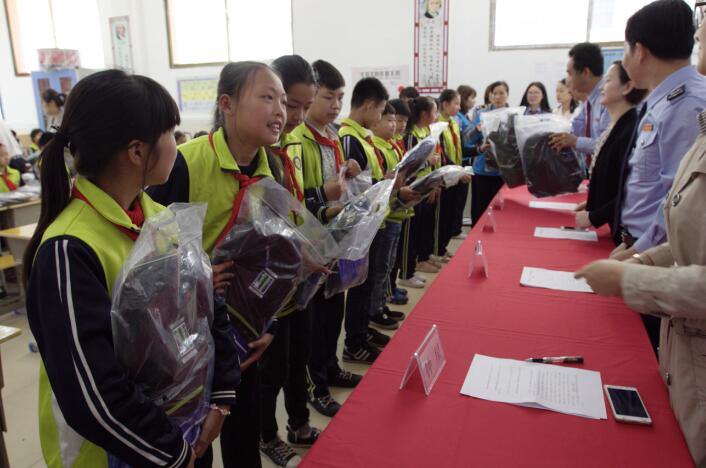 爱心陪伴,爱心陪伴传播正能量