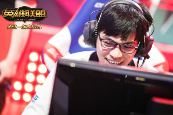 银河战舰高开低走RW季后赛再求突破