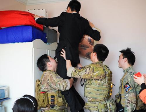 新郎接新娘堵门怎么要红包,新郎堵门红包怎么发