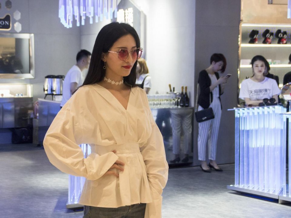 到底是谁拯救了画风土气的国产品牌?