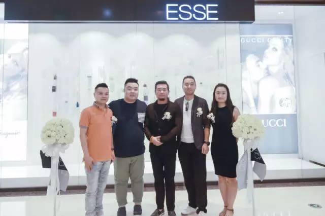 “新轻奢”时代来临：大牌们正尴尬呢，ESSE CHIC来了！