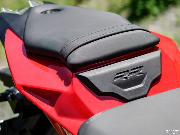 跨时代战神对话，铃木隼VS宝马S1000RR