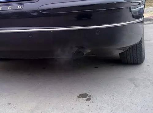 排气管冒黑烟应该怎么办,排气管冒黑烟的处理方法