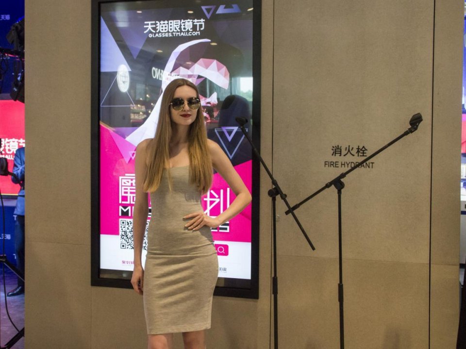 到底是谁拯救了画风土气的国产品牌？