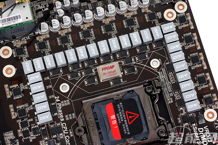 超能课堂,75：我们的主板和显卡是如何给CPU和GPU供电的？