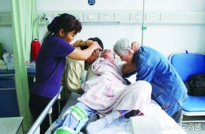 老年人骨折多久能下床,老年人压缩性骨折多久可以下床