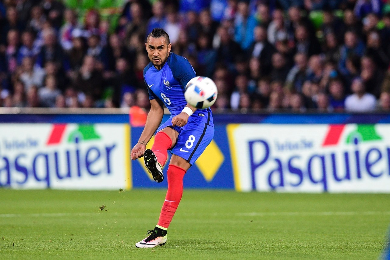 有棱条的足球鞋,综合性比较强的足球鞋推荐