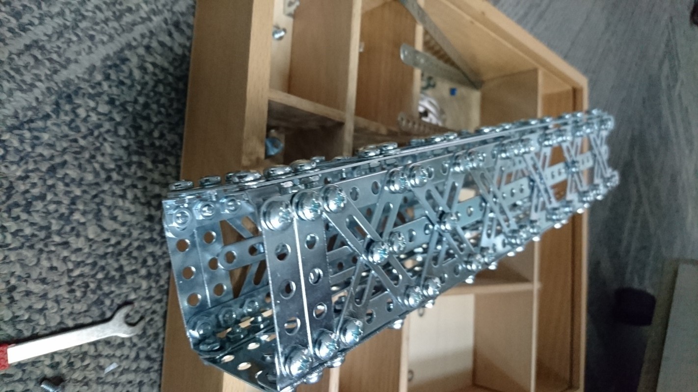 埃菲尔铁塔是怎样建成,埃菲尔铁塔怎么建成的