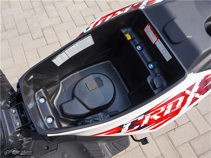 城市通勤利器摩托车,城市穿梭利器的视频