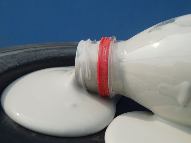 白乳胶说明什么,用白乳胶封马桶底部可以吗