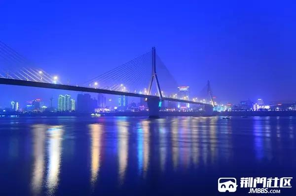 一个有情怀的荆门男人,在长江租了一条游轮,只给荆门人免费坐