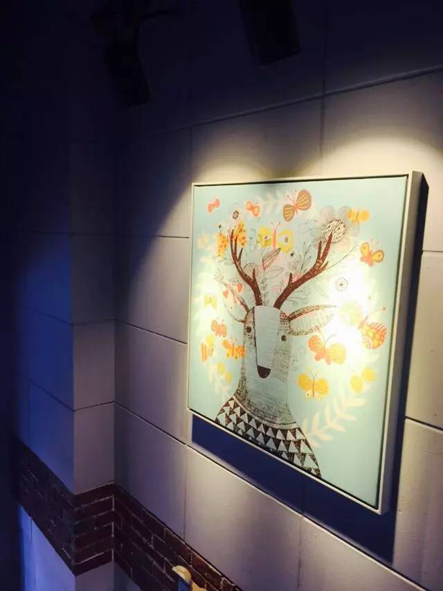 团长探店这是欧巴代言的炸鸡店！你们都不要拦我！我必须要去