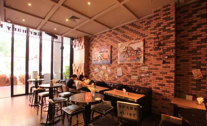 寻找广州至HIT看球BAR｜酒吧太吵，清吧太淡，这里刚刚好