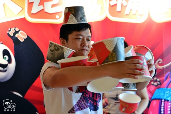 为饭桶正名，功夫熊猫攻占”K记饭桶趴“