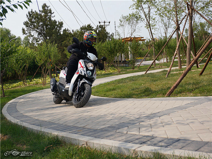 城市通勤利器摩托车,城市穿梭利器的视频