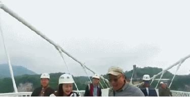 中国玻璃桥砸不烂视频,bbc节目中国