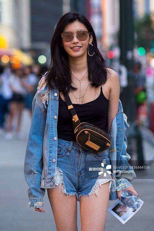 缁村瘑澶х闈㈣瘯妯＄壒,缁村瘑澶х绉诲笀涓婃捣