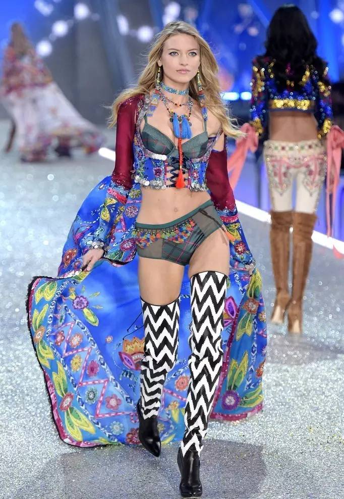 维密秀最震撼的一场俄罗斯超模,2017维密时尚秀现场美照