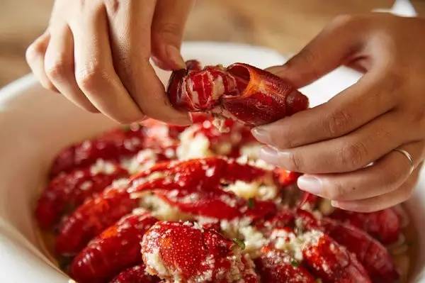 怎么样吃小龙虾才不过敏,怎样吃小龙虾最安全