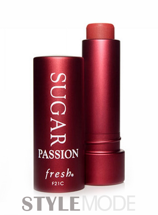 嘴唇就像涂了口红一样,嘴唇像布丁一样软