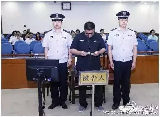 女子被塞进后备箱后续,女子遭男子强塞后备箱