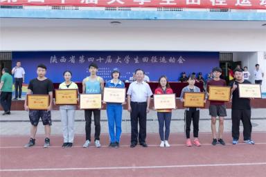 绿茵逐鹿赛场称雄：思源田径队再夺省大运会总冠军