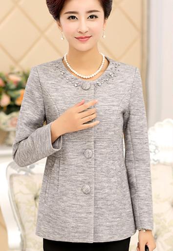 咱就一个妈，快把保暖的衣服送给她！