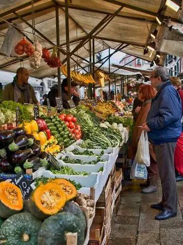 威尼斯不坐船可以吗,威尼斯不会太潮吗